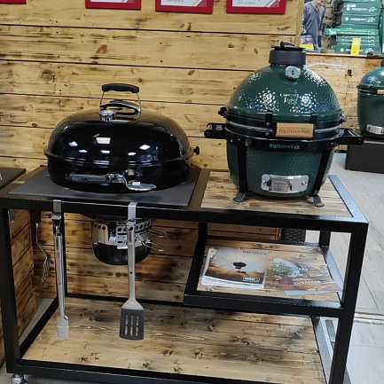 Дизайнерский гриль-стол для угольного гриля Weber Master-Touch